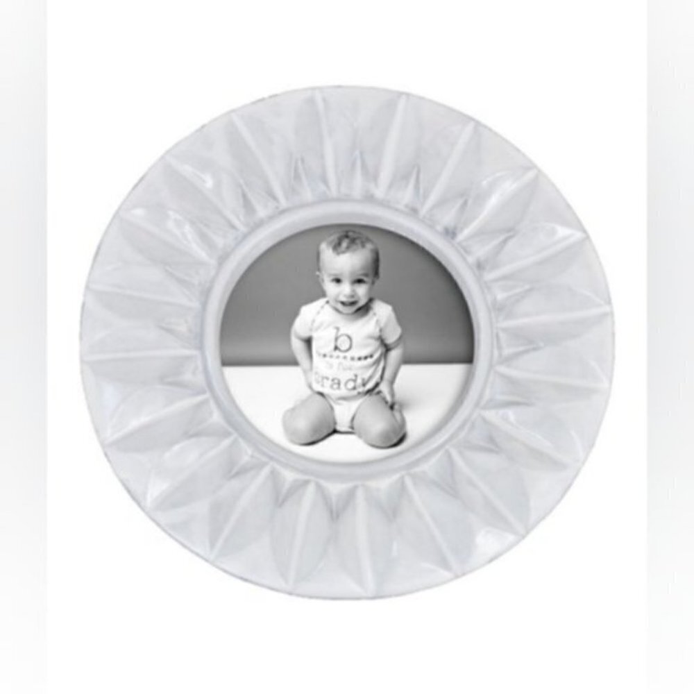 NEW White Round Resin Picture Frame - Picture 2 of 8